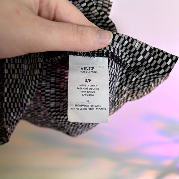 Vince 100% Silk Mosaic Sort Sleeve Blouse - Picture 6 of 6